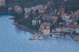 Bild från Sea View Suite/King Bed/ 150Mbps WiFi/ Patio Swing, Hotell i Kroatien