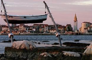 Bild från Lovely Eva Marina apartment, with garden (sea 70m), Hotell i Kroatien